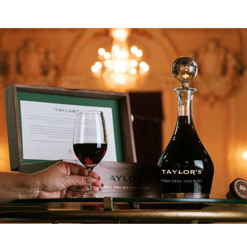 TAYLOR'S Very Very Old Tawny Bottle in Wooden Presentation Case (los) Image